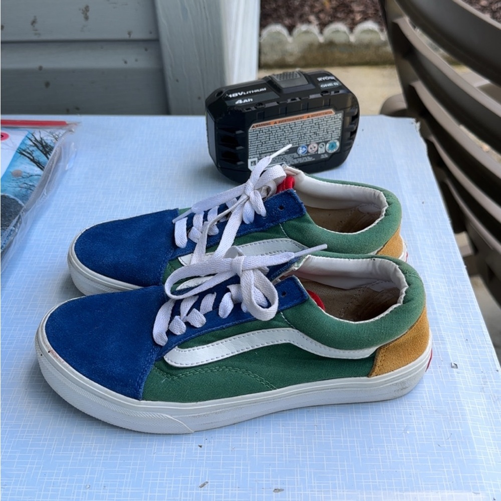 Yacht Club Vans